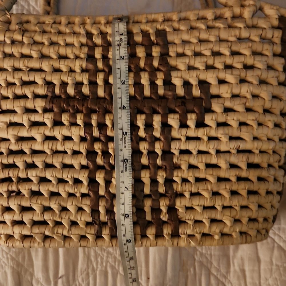 Beach Basket - Handwoven in Jamaica - Picture 6 of 8